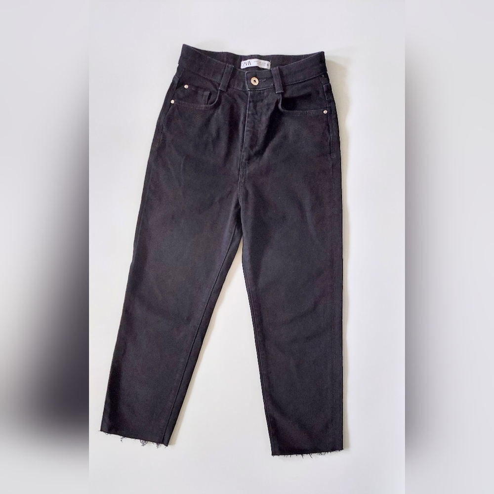 Zara High Waisted Mom Jeans Distressed Raw Hem Black Size 2